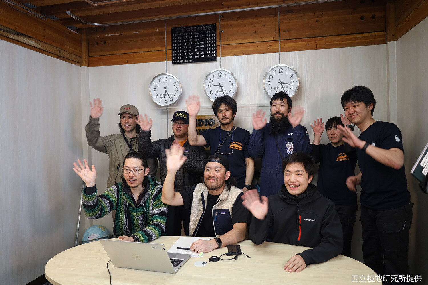 日本の小学校とオンライン会議をつなぎ、南極の気温や観測隊の仕事についてリアルタイムで映像を届ける「南極教室」を開催。みんな楽しそうに聞いてくれて安心しました