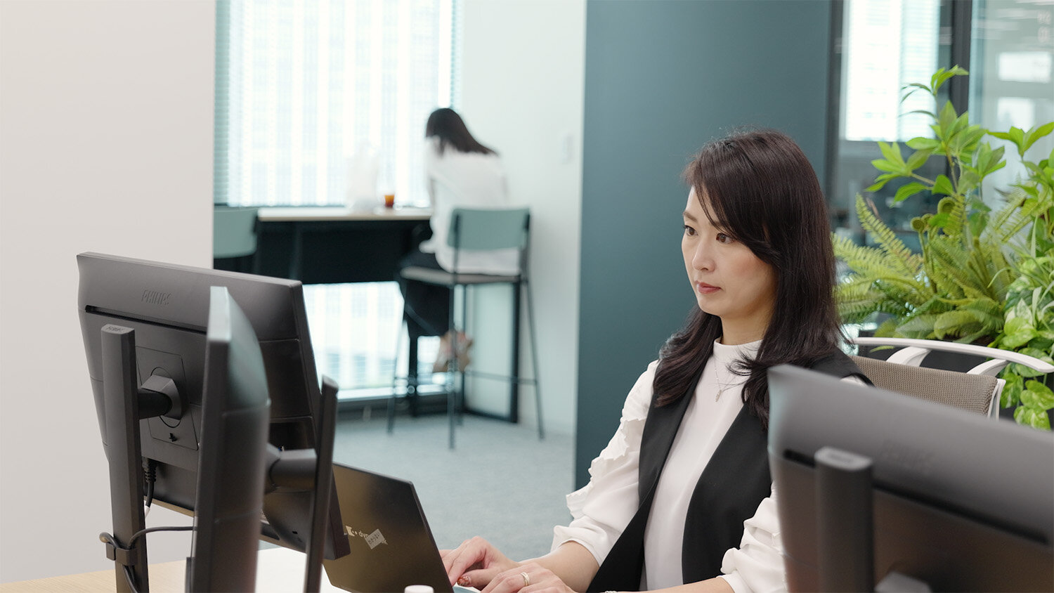 女性リーダーに1日密着！<br>KDDIのサステナビリティ経営の戦略と挑戦 