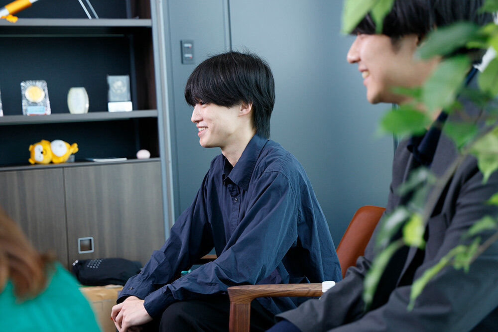 「スマートフォンだと、ケーブルに制限されずあらゆる視点・距離で撮影が可能です。<br>きっと皆さんにより臨場感のある駅伝中継をご覧いただけると思います！」と高畠