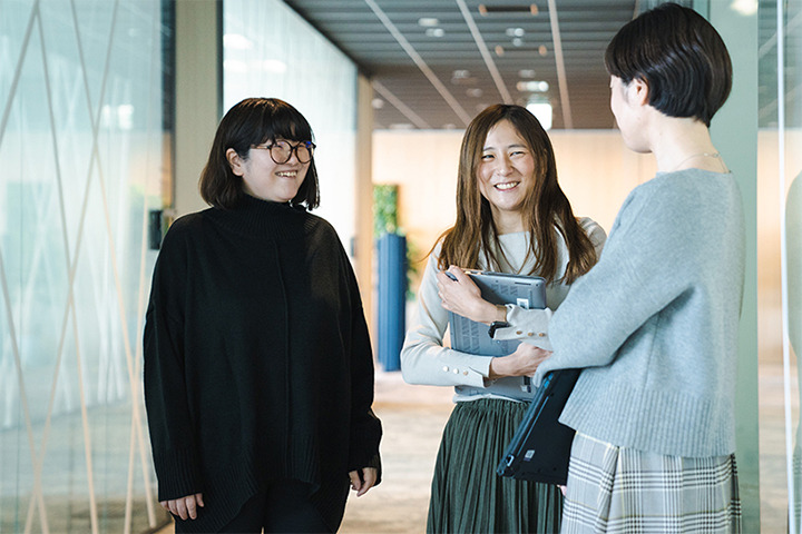 社内での会話の風景